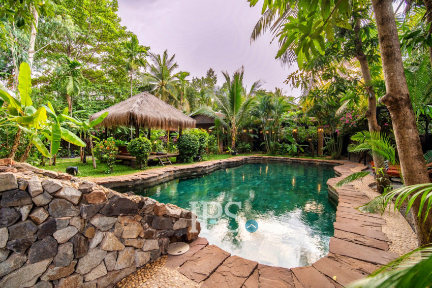 Resort with 11 Private Villas For Rent  Sala Kamreuk, Siem Reap
