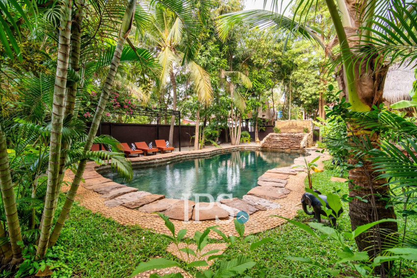 Resort with 11 Private Villas For Rent  Sala Kamreuk, Siem Reap