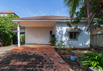 4 Bedroom House For Rent - Sala Kamreuk, Siem Reap thumbnail