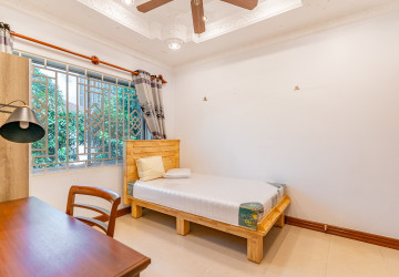 3 Bedroom Villa For Rent -Tonle Bassac, Phnom Penh thumbnail