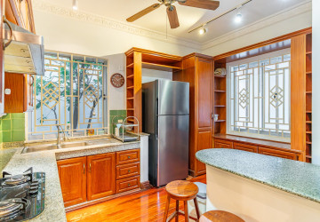 3 Bedroom Villa For Rent -Tonle Bassac, Phnom Penh thumbnail