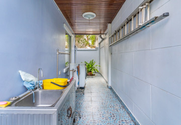 3 Bedroom Villa For Rent -Tonle Bassac, Phnom Penh thumbnail