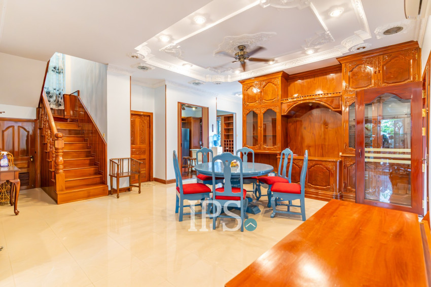 3 Bedroom Villa For Rent -Tonle Bassac, Phnom Penh