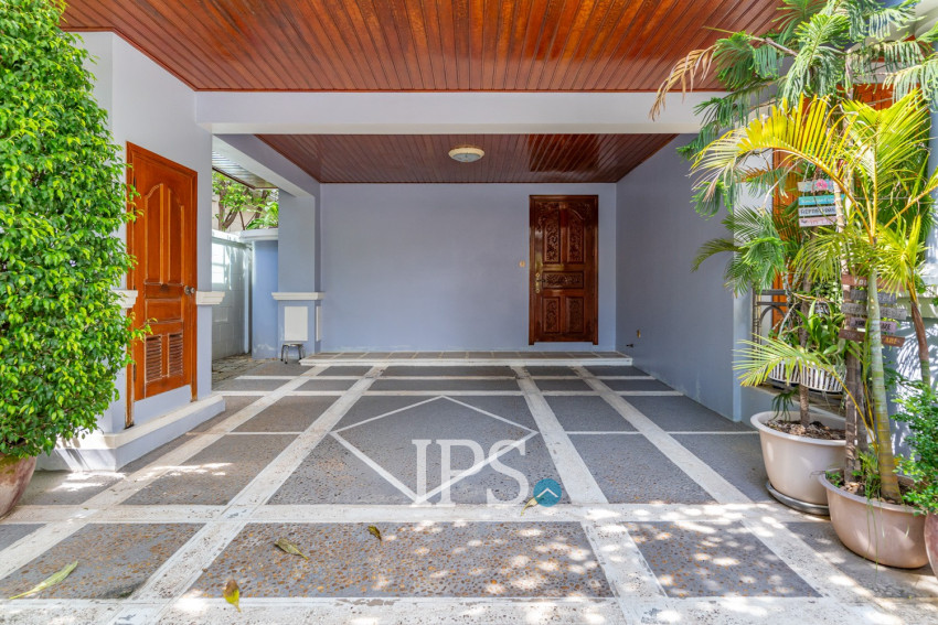 3 Bedroom Villa For Rent -Tonle Bassac, Phnom Penh