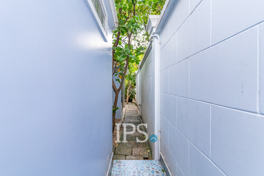 3 Bedroom Villa For Rent -Tonle Bassac, Phnom Penh