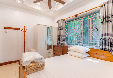 3 Bedroom Villa For Rent -Tonle Bassac, Phnom Penh thumbnail