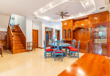 3 Bedroom Villa For Rent -Tonle Bassac, Phnom Penh thumbnail