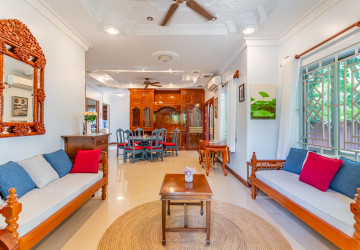 3 Bedroom Villa For Rent -Tonle Bassac, Phnom Penh thumbnail