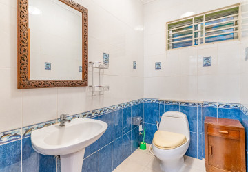 3 Bedroom Villa For Rent -Tonle Bassac, Phnom Penh thumbnail