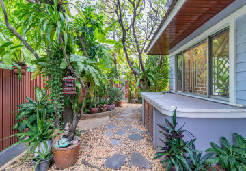 3 Bedroom Villa For Rent -Tonle Bassac, Phnom Penh thumbnail