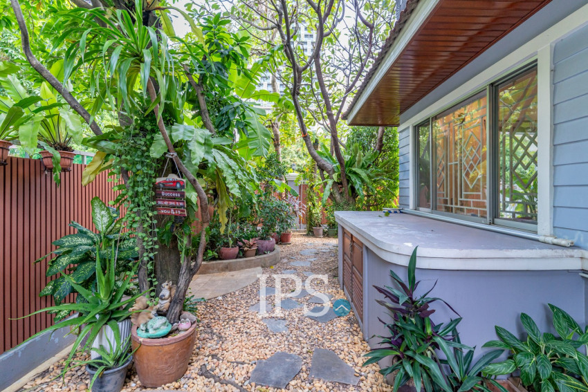 3 Bedroom Villa For Rent -Tonle Bassac, Phnom Penh