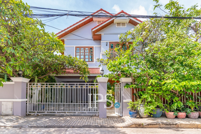 3 Bedroom Villa For Rent -Tonle Bassac, Phnom Penh