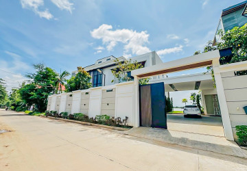 5 Bedroom Luxury Villa For Sale - Along Mekong River, Chroy Changvar, Phnom Penh thumbnail