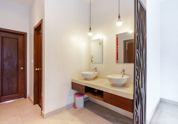 4 Bedroom Villa For Rent - Svay Dangkum, Siem Reap thumbnail