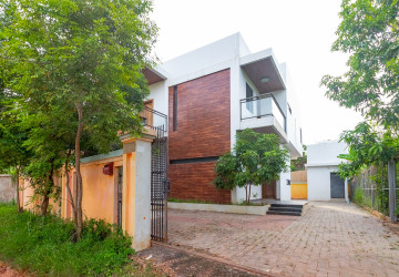 4 Bedroom Villa For Rent - Svay Dangkum, Siem Reap thumbnail