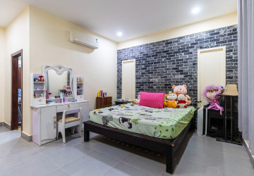 2-Villa Property with Swimming Pool for Sale - Svay Dangkum, Siem Reap thumbnail