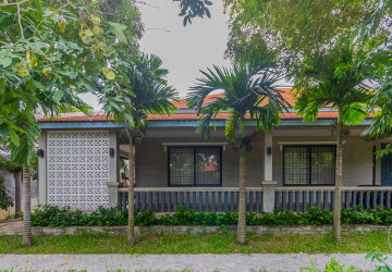 2-Villa Property with Swimming Pool for Sale - Svay Dangkum, Siem Reap thumbnail