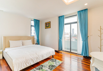 3 Bedroom Serviced Apartment For Rent - Wat Phnom, Phnom Penh thumbnail