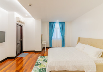 3 Bedroom Serviced Apartment For Rent - Wat Phnom, Phnom Penh thumbnail