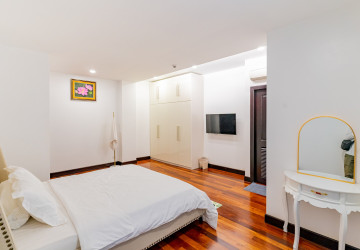 3 Bedroom Serviced Apartment For Rent - Wat Phnom, Phnom Penh thumbnail