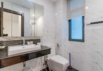 3 Bedroom Serviced Apartment For Rent - Wat Phnom, Phnom Penh thumbnail