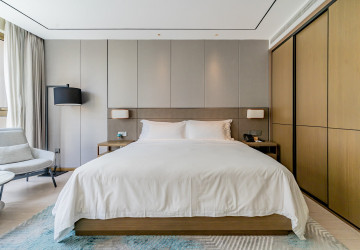 1 Bedroom Serviced Apartment For Rent - Srah Chak, Phnom Penh thumbnail