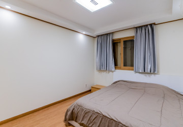 13th Floor 1 Bedroom Condo For Sale - De Castle Royal, BKK1, Phnom Penh thumbnail