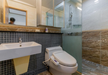 13th Floor 1 Bedroom Condo For Sale - De Castle Royal, BKK1, Phnom Penh thumbnail