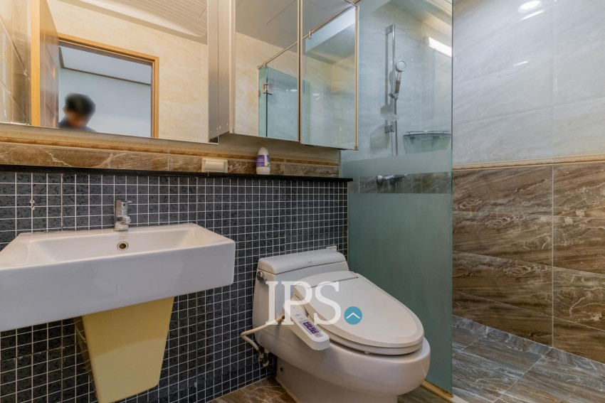 13th Floor 1 Bedroom Condo For Sale - De Castle Royal, BKK1, Phnom Penh