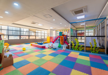 13th Floor 1 Bedroom Condo For Sale - De Castle Royal, BKK1, Phnom Penh thumbnail