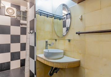 Renovated 3 Bedroom Apartment For Rent - Chakto Mukh, Phnom Penh thumbnail