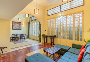 Renovated 3 Bedroom Apartment For Rent - Chakto Mukh, Phnom Penh thumbnail