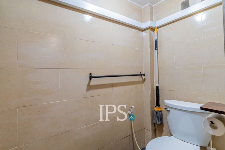 Renovated 3 Bedroom Apartment For Rent - Chakto Mukh, Phnom Penh