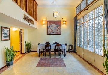 Renovated 3 Bedroom Apartment For Rent - Chakto Mukh, Phnom Penh thumbnail