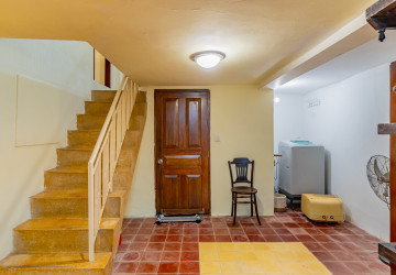 Renovated 3 Bedroom Apartment For Rent - Chakto Mukh, Phnom Penh thumbnail