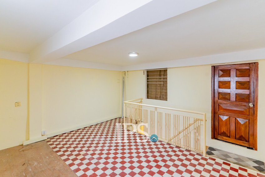 Renovated 3 Bedroom Apartment For Rent - Chakto Mukh, Phnom Penh