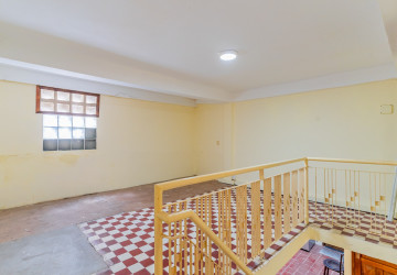 Renovated 3 Bedroom Apartment For Rent - Chakto Mukh, Phnom Penh thumbnail
