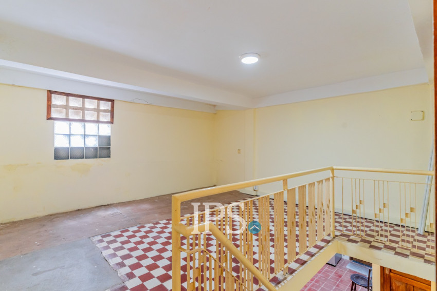 Renovated 3 Bedroom Apartment For Rent - Chakto Mukh, Phnom Penh