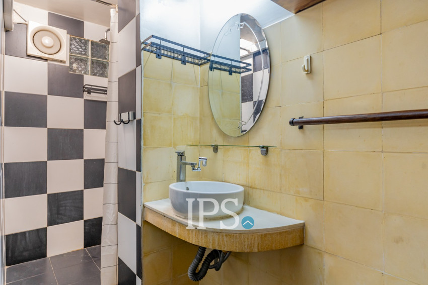 Renovated 3 Bedroom Apartment For Rent - Chakto Mukh, Phnom Penh