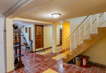 Renovated 3 Bedroom Apartment For Rent - Chakto Mukh, Phnom Penh thumbnail