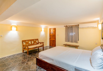 Renovated 3 Bedroom Apartment For Rent - Chakto Mukh, Phnom Penh thumbnail