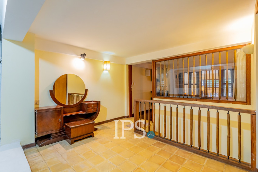 Renovated 3 Bedroom Apartment For Rent - Chakto Mukh, Phnom Penh