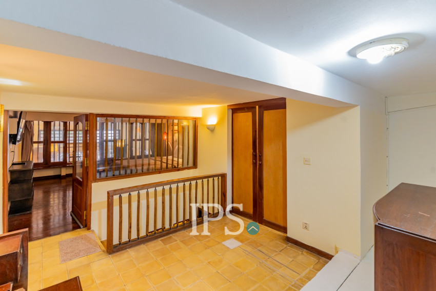 Renovated 3 Bedroom Apartment For Rent - Chakto Mukh, Phnom Penh