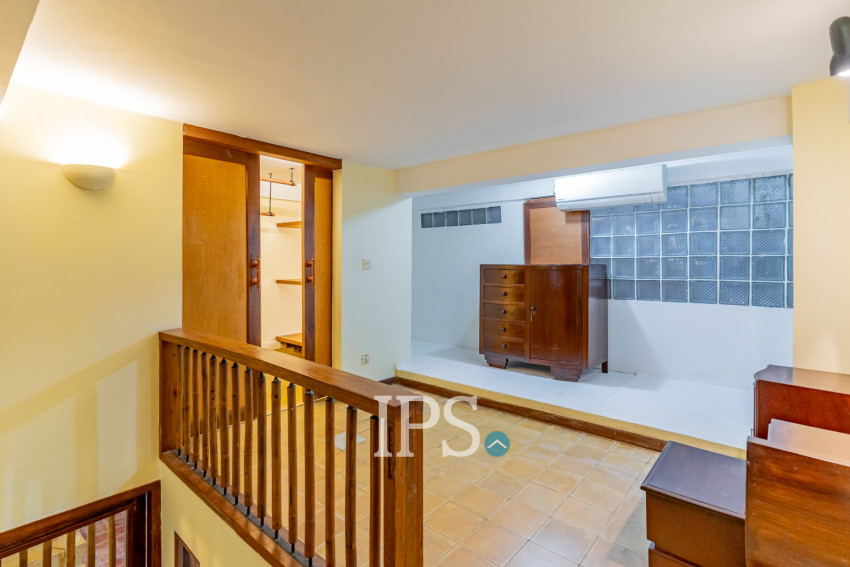 Renovated 3 Bedroom Apartment For Rent - Chakto Mukh, Phnom Penh