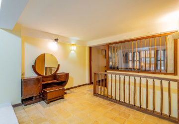 Renovated 3 Bedroom Apartment For Rent - Chakto Mukh, Phnom Penh thumbnail