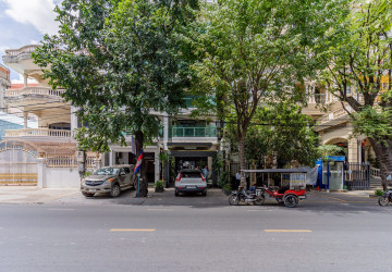 14 Room Hotel Building For Rent - Srah Chork, Daun Penh thumbnail