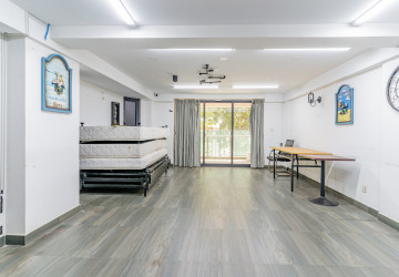 14 Room Hotel Building For Sale - Srah Chork, Daun Penh thumbnail