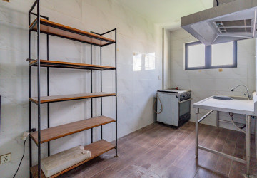 14 Room Hotel Building For Sale - Srah Chork, Daun Penh thumbnail