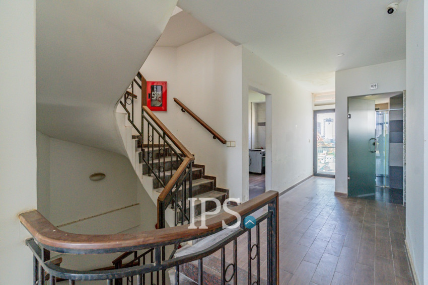 14 Room Hotel Building For Sale - Srah Chork, Daun Penh