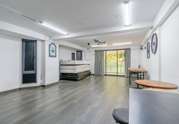 14 Room Hotel Building For Sale - Srah Chork, Daun Penh thumbnail